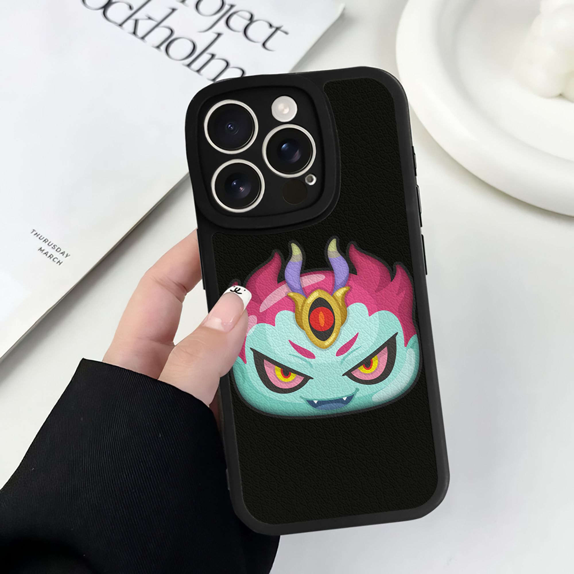 （画像用） 妖怪ウォッチ Yo-kai Watch 【iPhone 16シリーズ対応】シリコンスマホケース（レザー調） 材質：シリコン